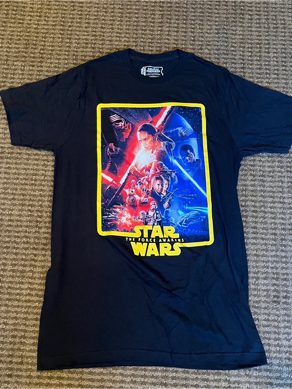 🖤Star Wars The Force Awakens Graphic Tee. Men’s size L. 100% cotton. EUC!🖤